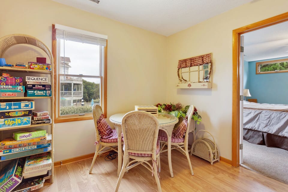Game Area / Reading Corner: A quiet spot for reading, chatting, or family board games—plus access to the laundry closet.