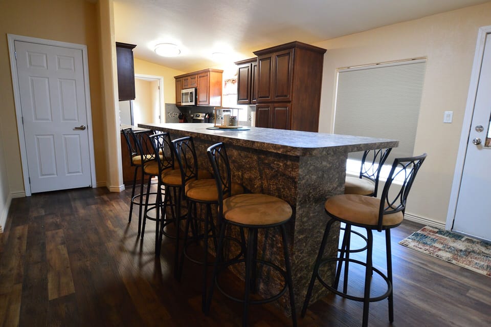 Dinning Room Table / Bar