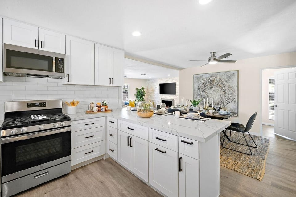 Full equipped bright Open Kitchen.