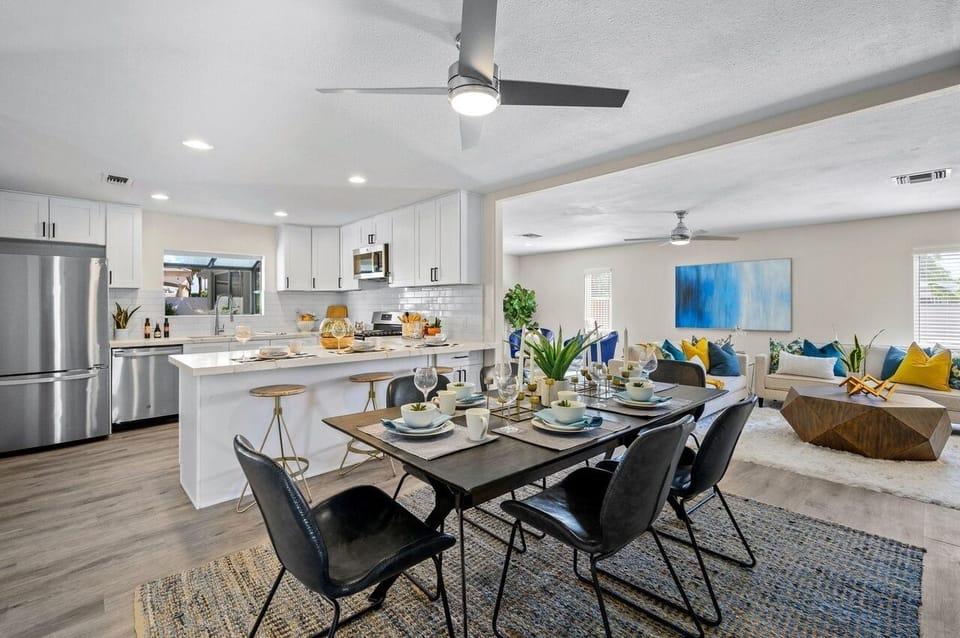 Beautiful Kitchen with Dining area 
