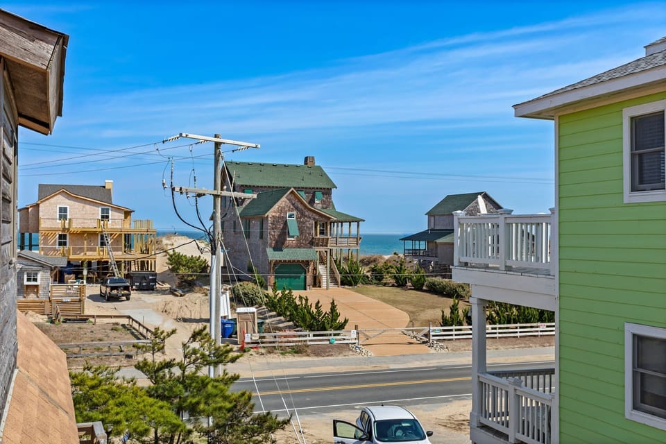 Two uncovered sun decks offer sweeping ocean views and are perfect for sunrise and sunset watching.
