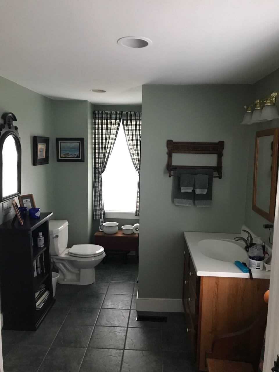 1st floor full bathroom with shower-has two entrances bedroom &
old living room