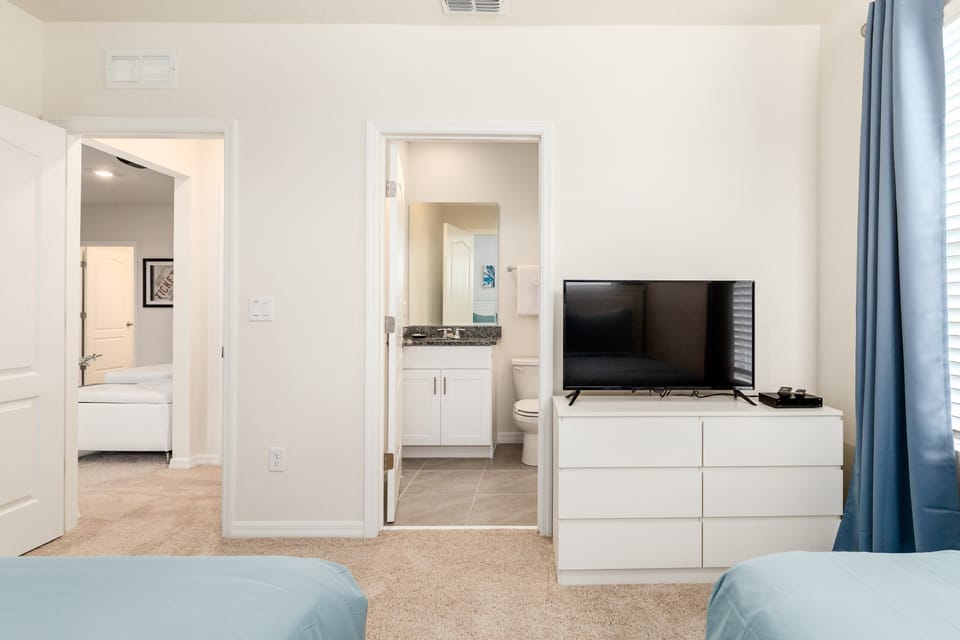 25_Bedroom_0721.jpg