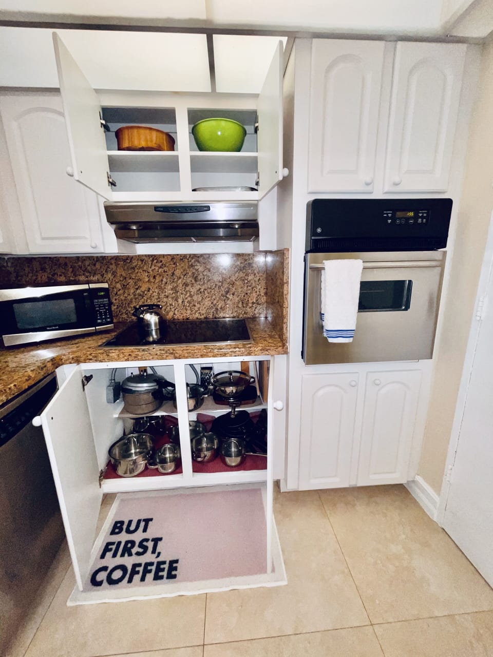 Kitchen full equipped. (Cocina completamente equipada.)