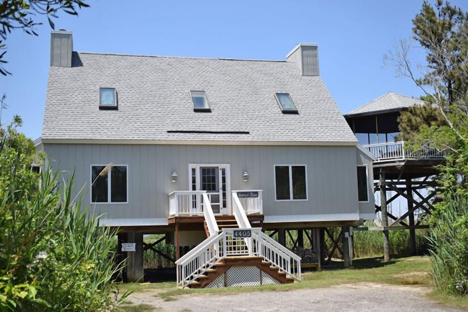 Osprey Nest has an inverted floor plan and is located on the edge of Chincoteague Bay!
