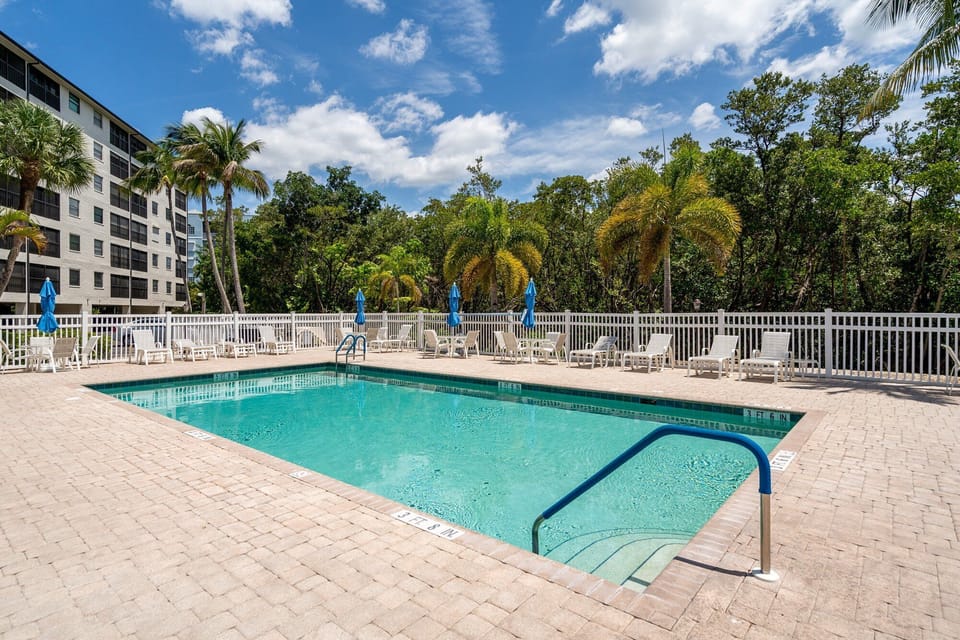“Always Summertime” is located in a complex that has both full tennis courts and a pool, the new onsite pickleball courts