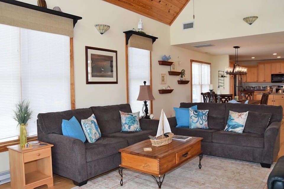 Tastefully Furnished 