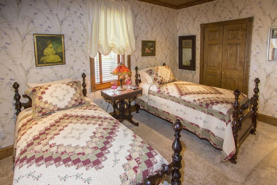Two Twin Bedroom