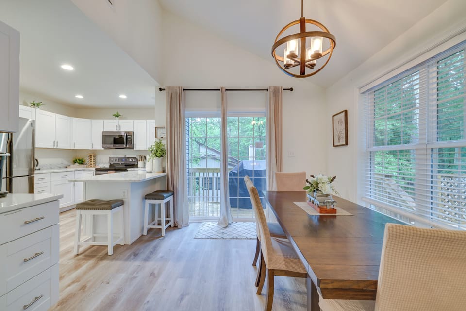 Dining Table | Dishware & Flatware Provided