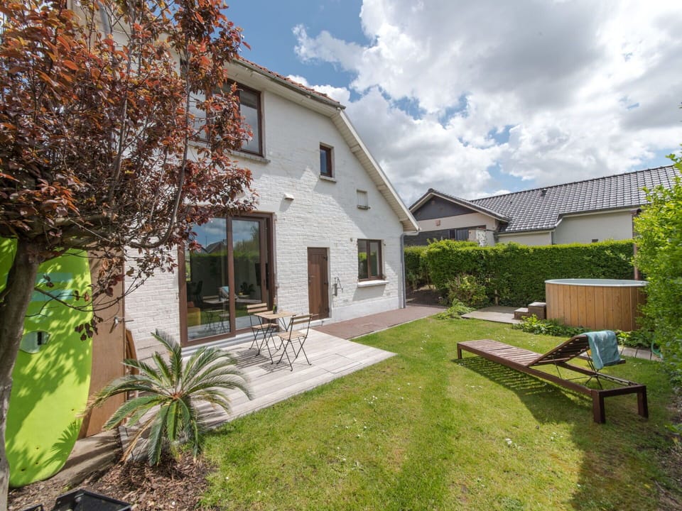 Plant, Cloud, Building, Sky, Property, Window, House, Land Lot, Vegetation, Cottage