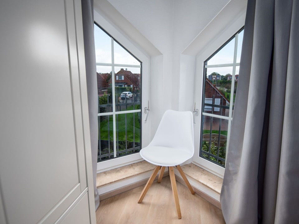 Building, Wood, Shade, Plant, Hardwood, House, Composite Material, Flooring, Glass
