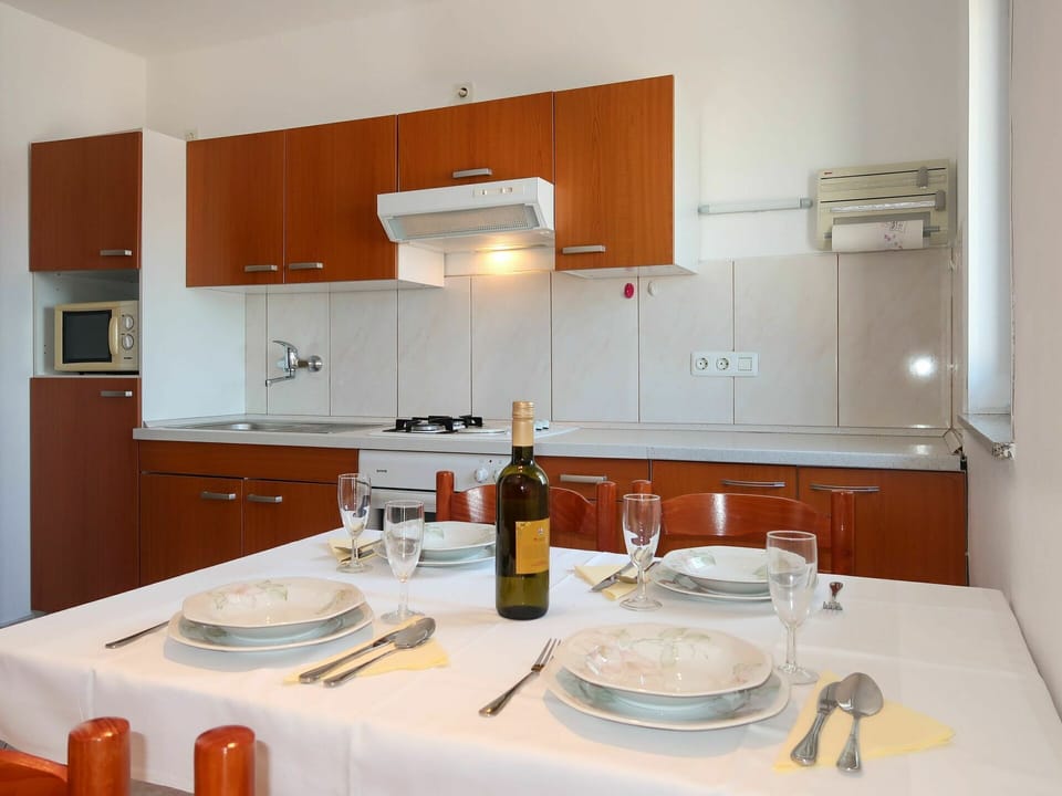 Tableware, Cabinetry, Table, Property, Bottle, Furniture, Countertop, Food, Plate, Kitchen