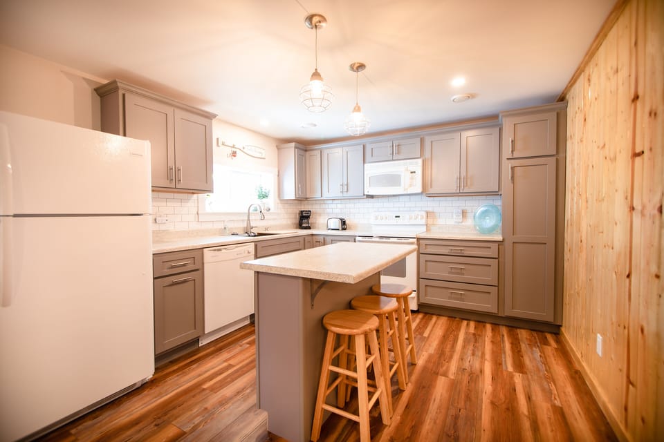 Great kitchen equipped for chefs of any level.
