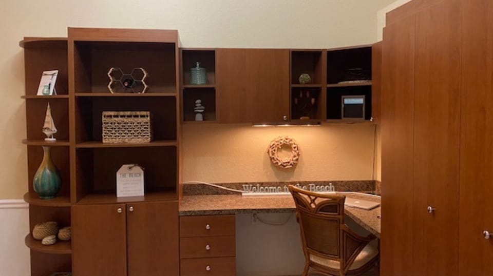 Work from home and murphy bed for visitors