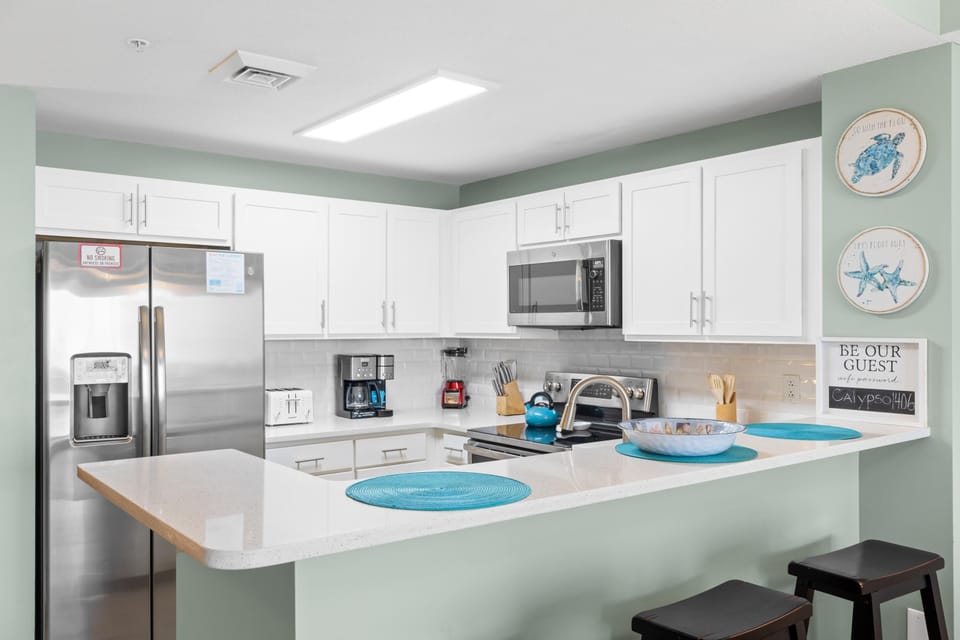 Kitchen with Breakfast Bar