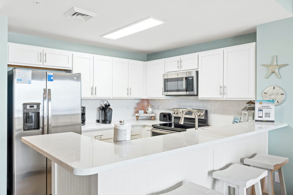 Kitchen with Breakfast Bar