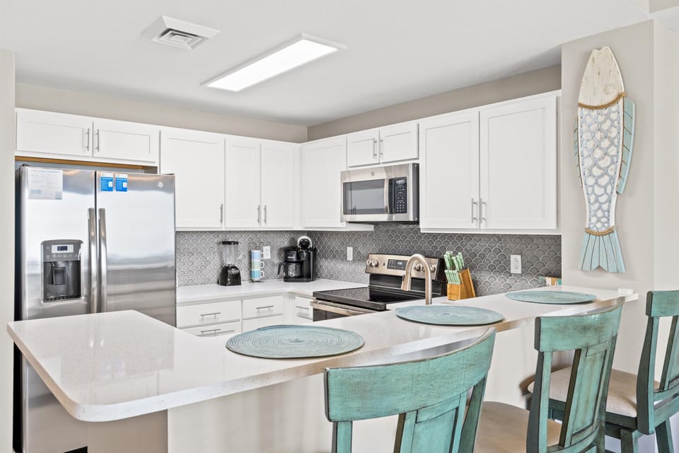 Kitchen with Breakfast Bar