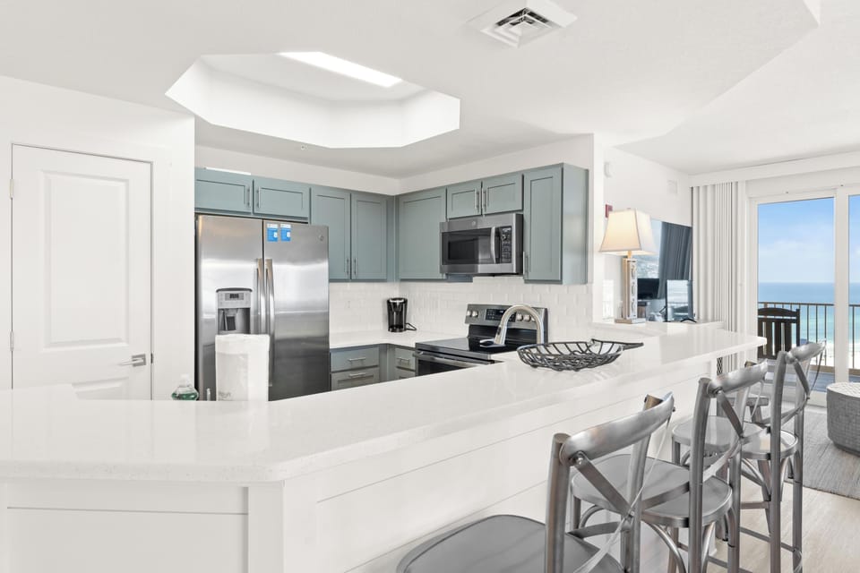 Kitchen with Breakfast Bar