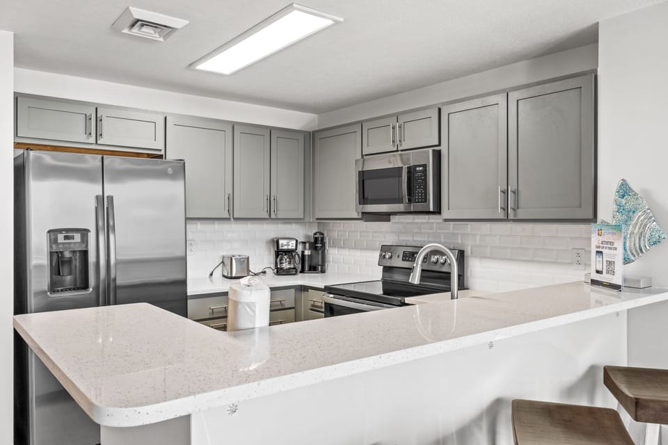 Kitchen with Breakfast Bar