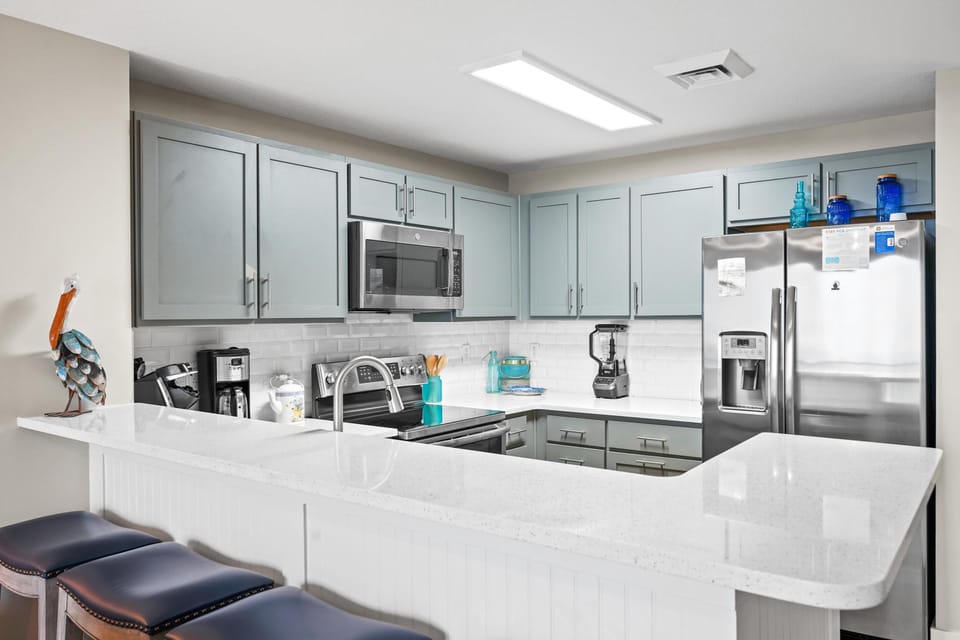 Kitchen with Breakfast Bar