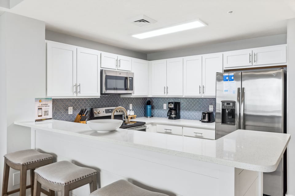 Kitchen with Breakfast Bar