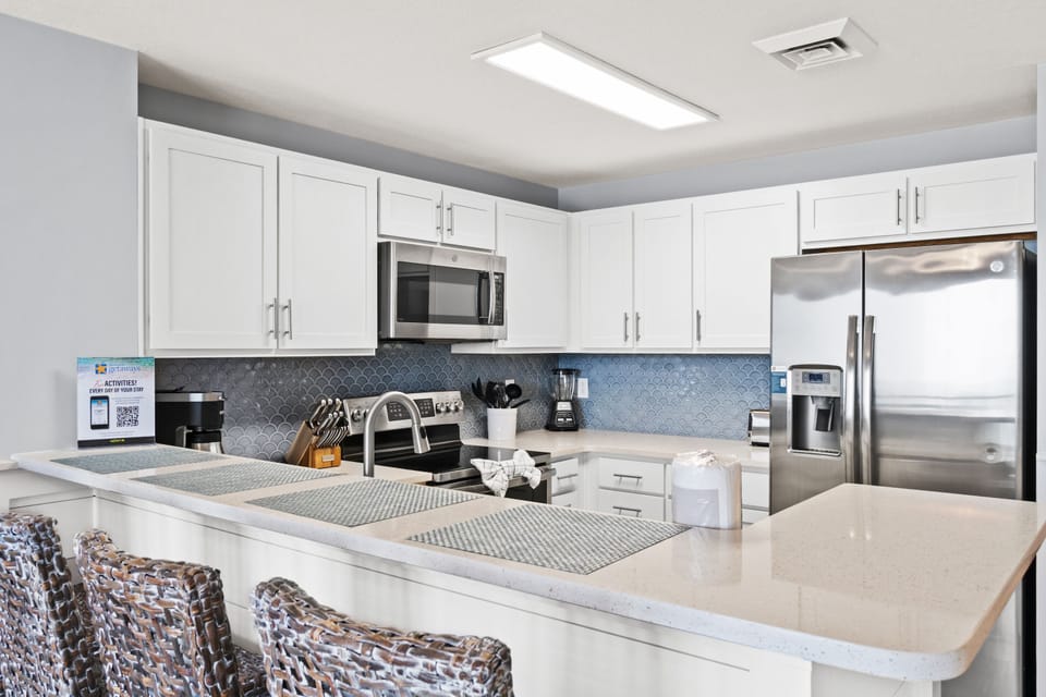 Kitchen with Breakfast Bar