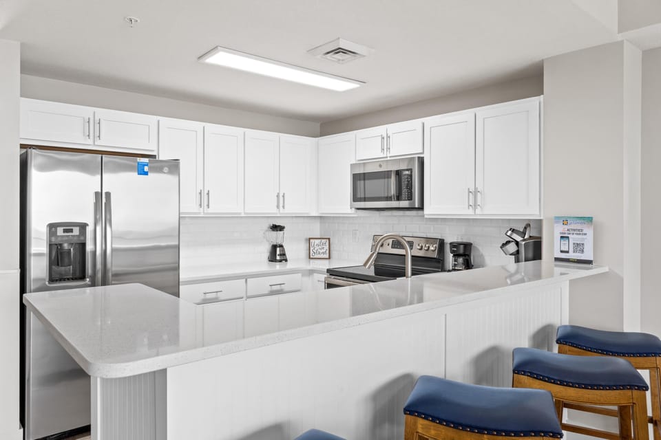 Kitchen with Breakfast Bar