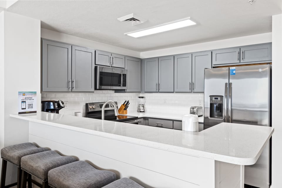 Kitchen with Breakfast Bar