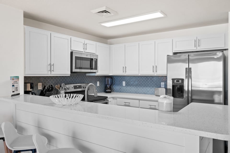 Kitchen with Breakfast Bar