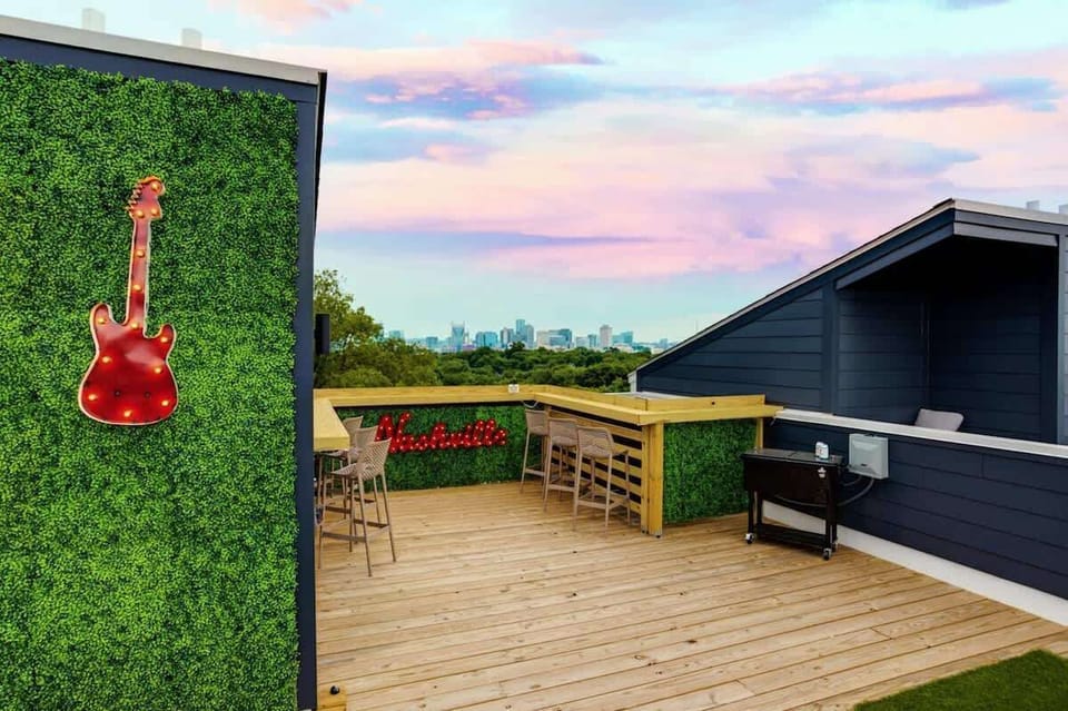 Golden hour on the rooftop with a grill sizzling and friends in hand. This is where your Music City trip really takes shape, reserve with Misfit Homes to lock it in