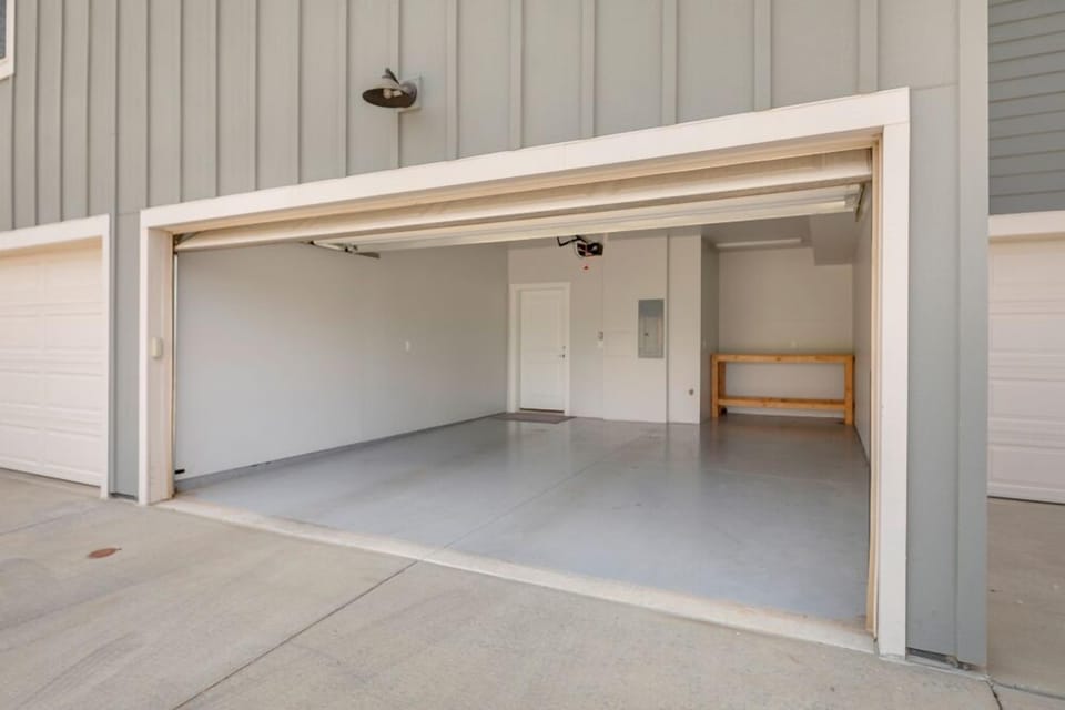 Parking Garage (2 stall)