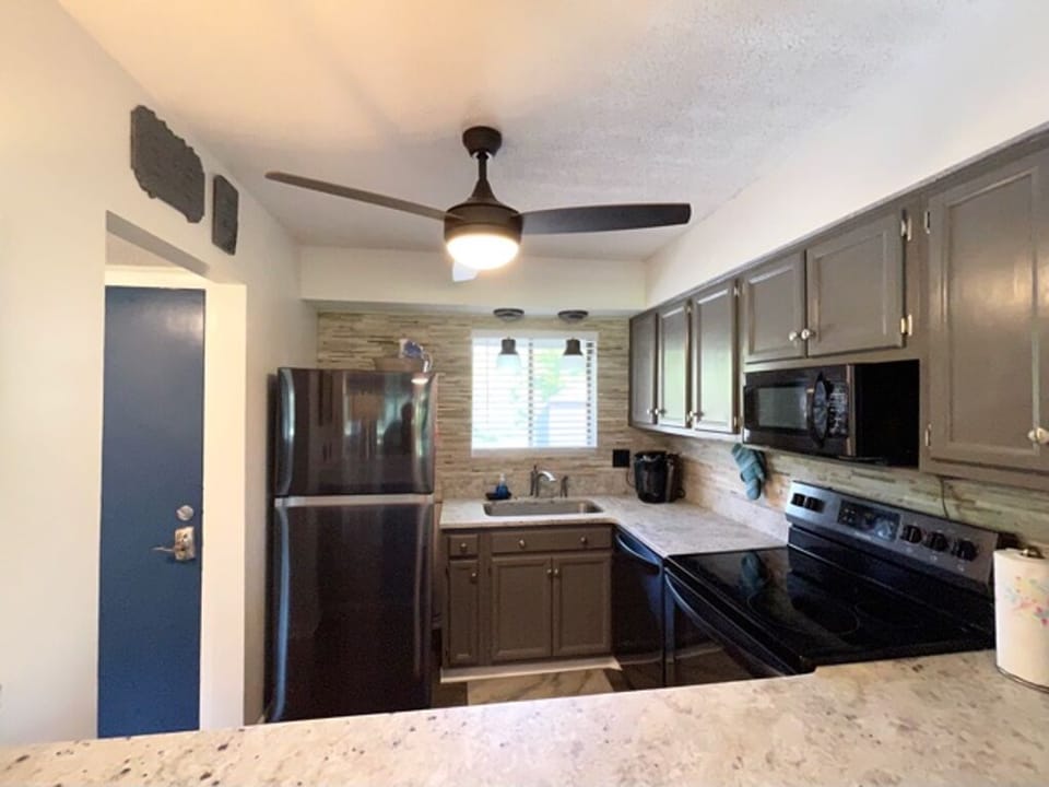 Whether a cup of coffee or gourmet food enjoy the well equipped kitchen 
