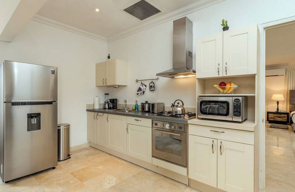Fully equipped kitchen.