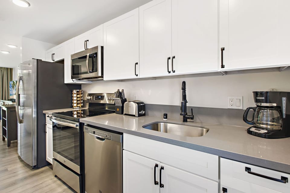 Kitchen has everything you need to cook all your meals