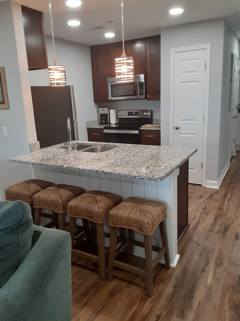 eat in kitchen 