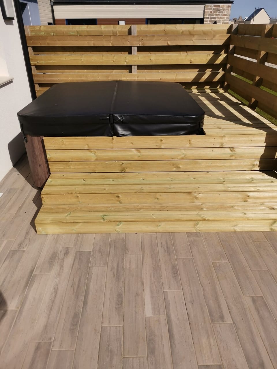Outdoor spa tub