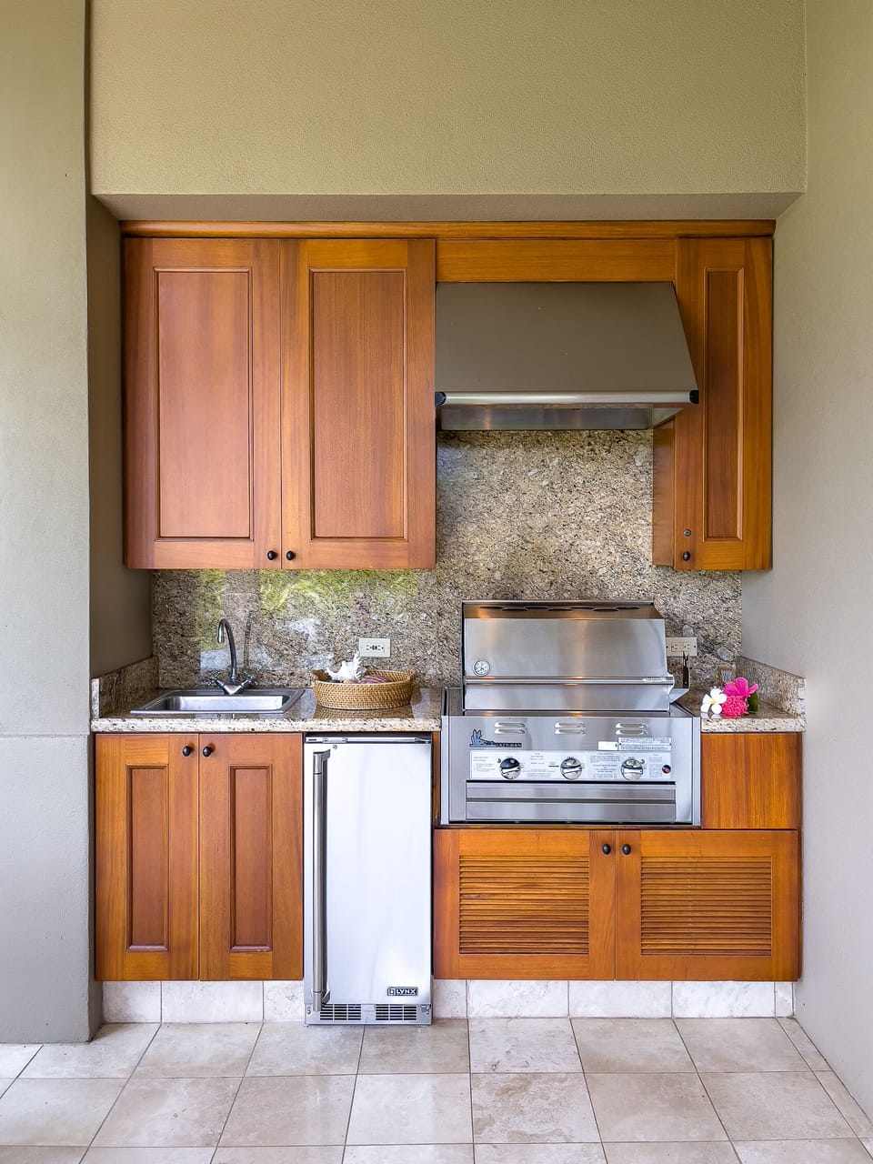 Fully equipped outdoor kitchen