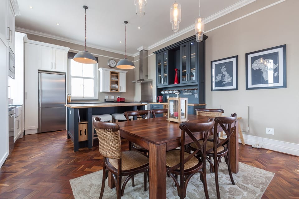Open plan dining/kitchen/living room