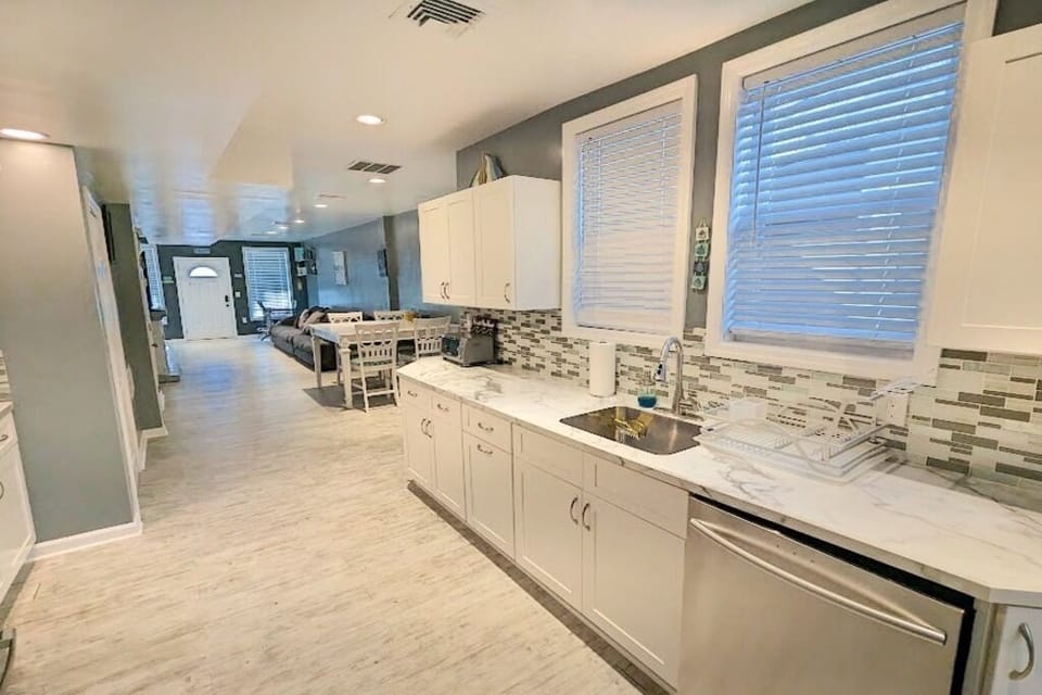 Our modern, fully equipped kitchen! Perfect for enjoying your food lovers!