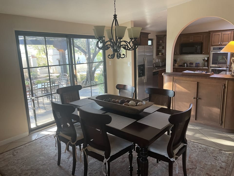 Wooden dining room table seats 6-8 ….expandable leaf. 