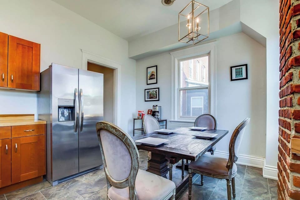 Full Kitchen and Dining Area