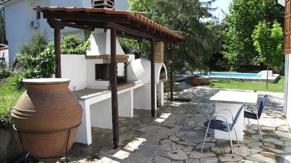 The barbecue area is shared