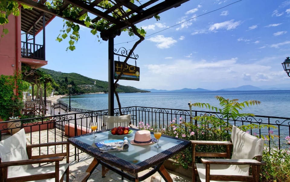 Exterior view App 1 balcony + Sea view