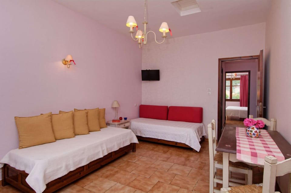 Living room with two Sofabeds #4-7