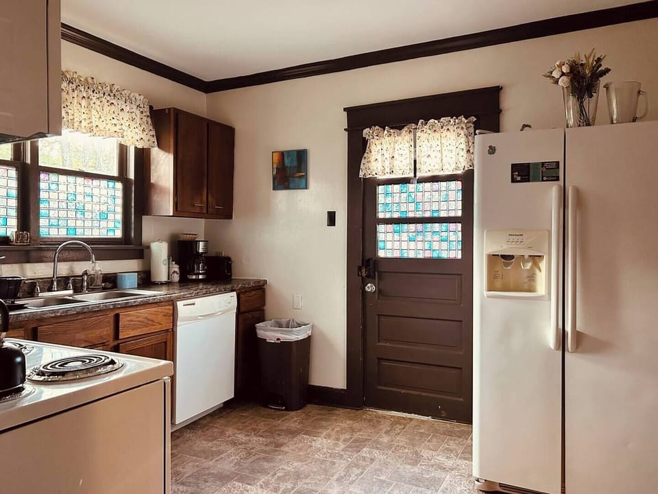 Kitchen - Fully stocked to be able to cook a thanks giving dinner