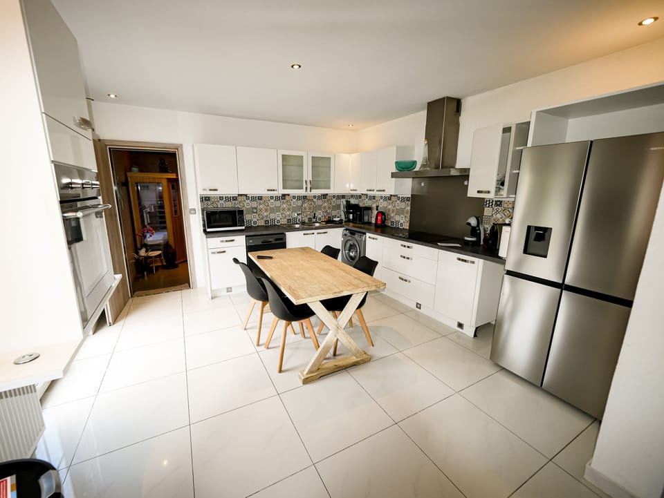 Spacious kitchen