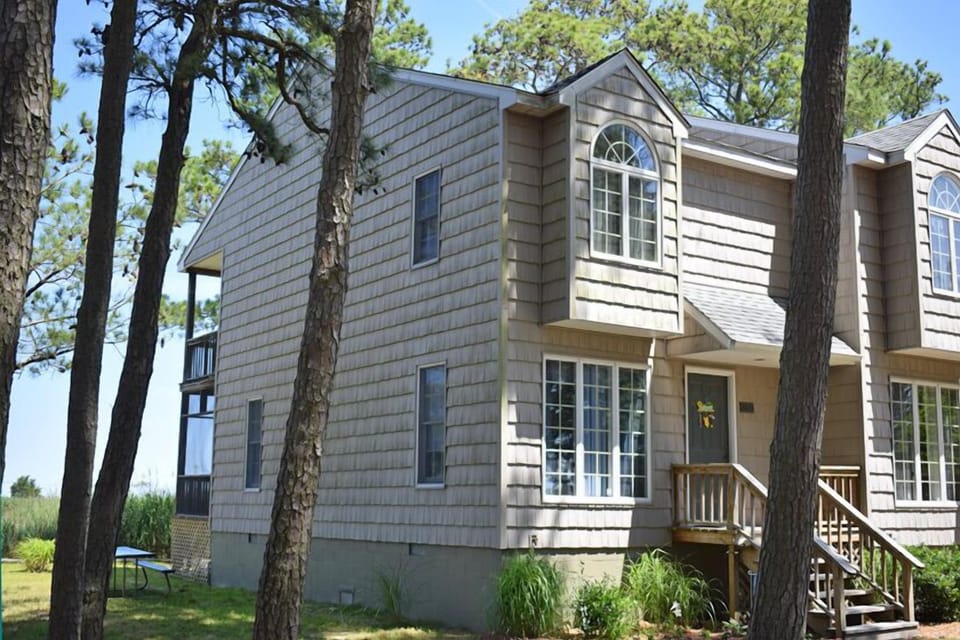 Well cared for Townhome with shared private pier on inland creek.