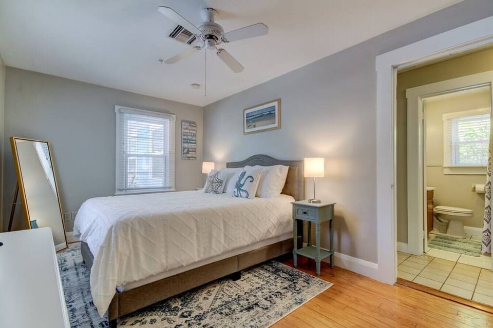 Comfortable and cute! Queen bed in the Master Bedroom!
