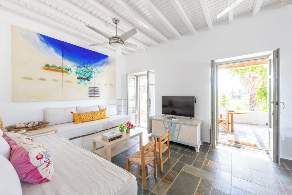 Living room opens to verandah, dining, lounge & kitchen areas with TV + WiFi 