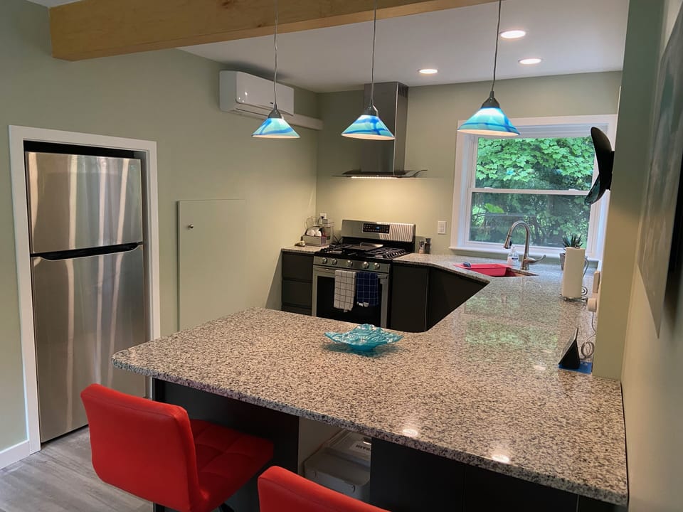 Full kitchen